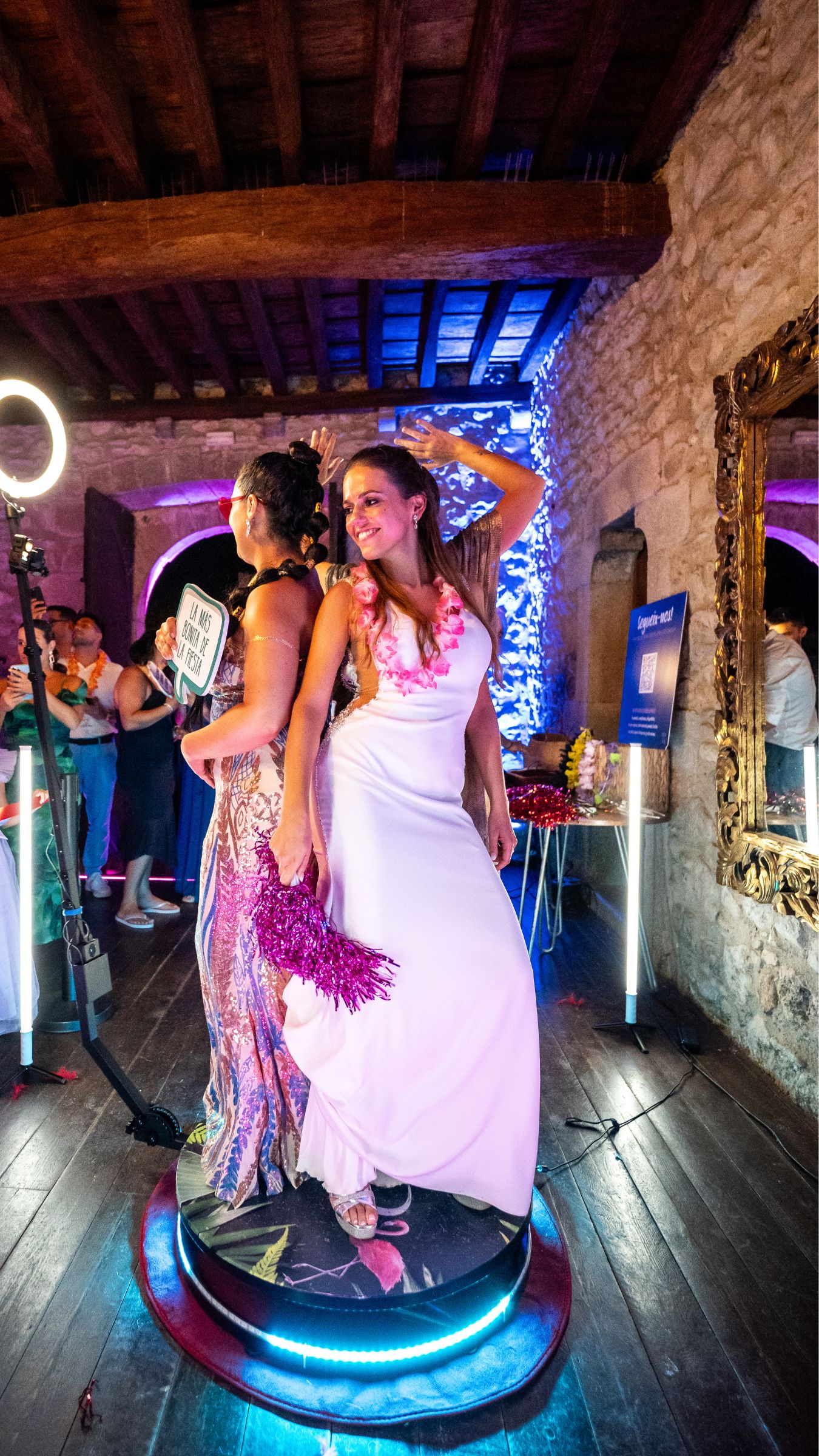 Novia disfrutando de la máquina 360 de IM EVENTS